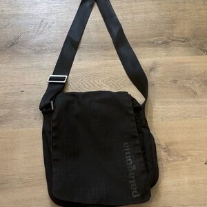 Patagonia Mini Mass Messenger Bag Black Ripstop Nylon Courier Sling